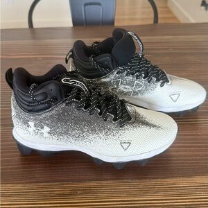 Under Armour Youth 4.5Y Football Cleats Black White Silver